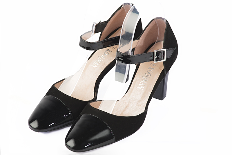 Gloss black women's open side shoes, with an instep strap. Round toe. High kitten heels. Front view - Florence KOOIJMAN